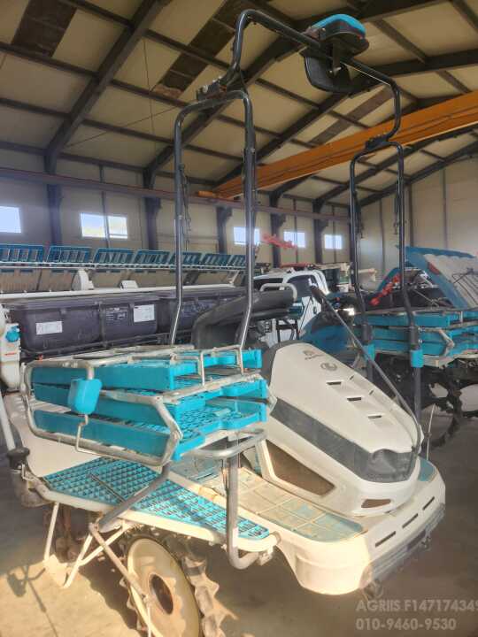 Kubota Rice transplanter KEP8DGs (8Rows) 앞좌측면