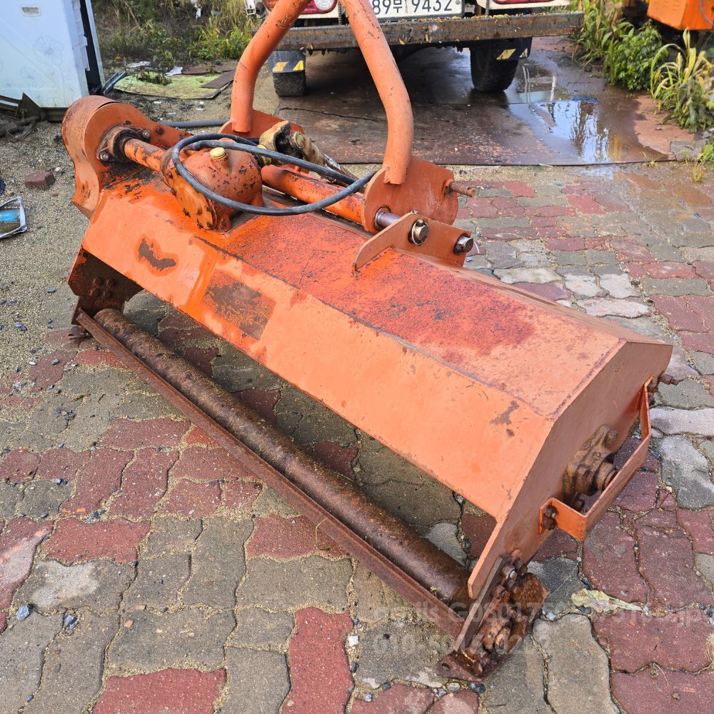 중고트랙터용 제초기 트랙터용잔 트랙터 트랙터 뒤우측면