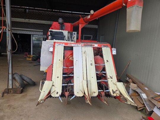 Daedong Combine Harvester DSM72 (4Rows) 앞좌측면