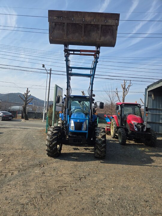 뉴홀랜드 트랙터 T5060 (105마력) 앞좌측면