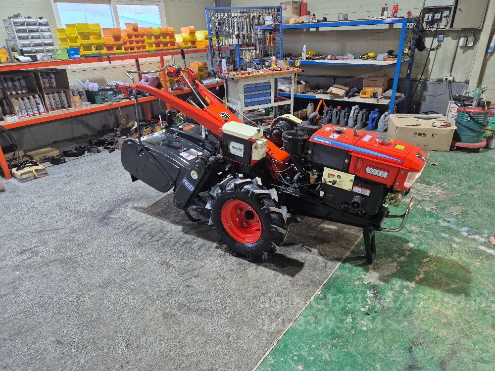 Daedong Power Tiller DT10 (10hp) 뒤우측면