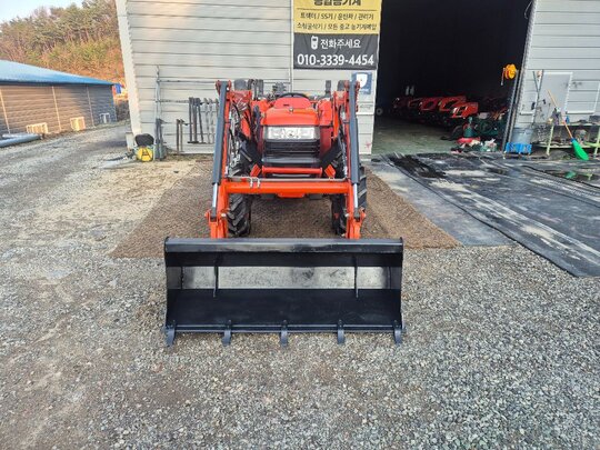 Kubota Tractor L44SU (42hp) 앞좌측면