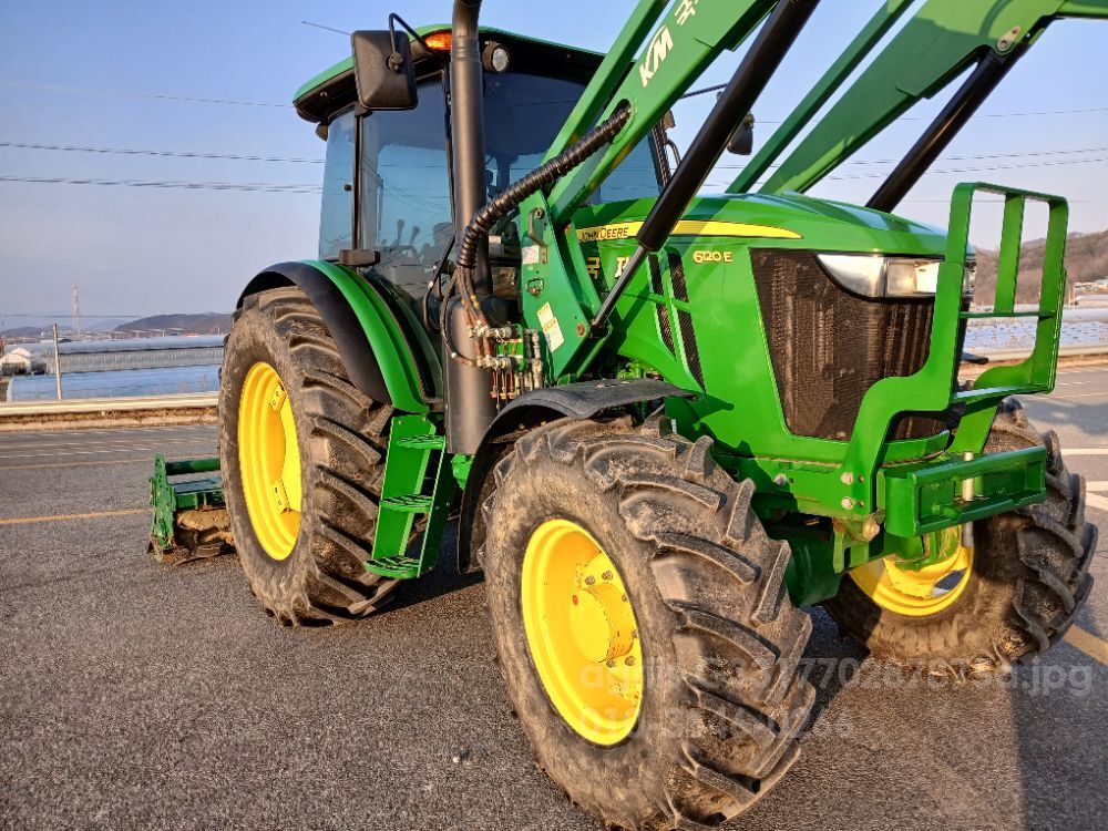 존디어 트랙터 6120E (120마력) 뒤우측면