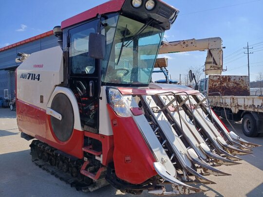 Yanmar Combine Harvester AW7114 (7Rows)