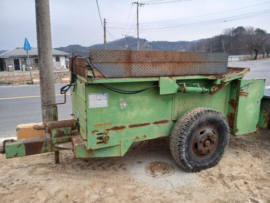 초전 퇴비살포기 cjs1400 앞좌측면