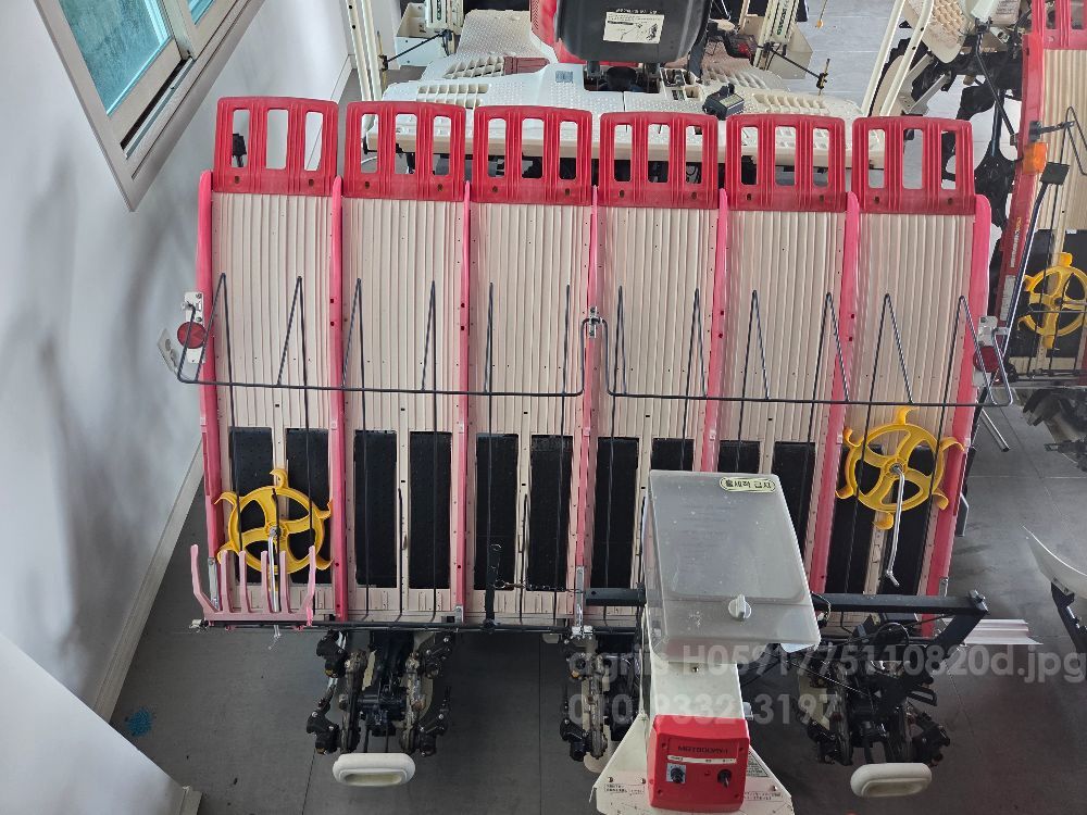 얀마 이앙기 VP60 (6조식) 뒤우측면