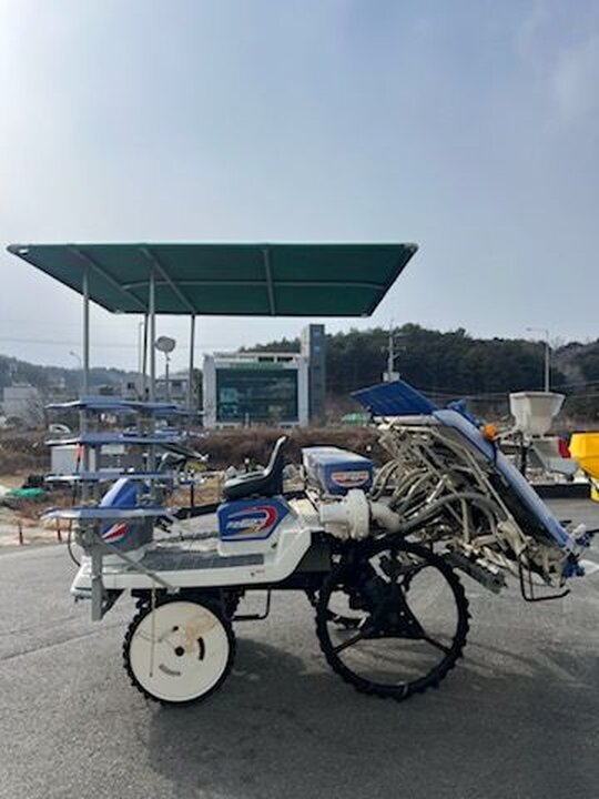 TYM 이앙기 PZ623HGL (6조식) 앞좌측면