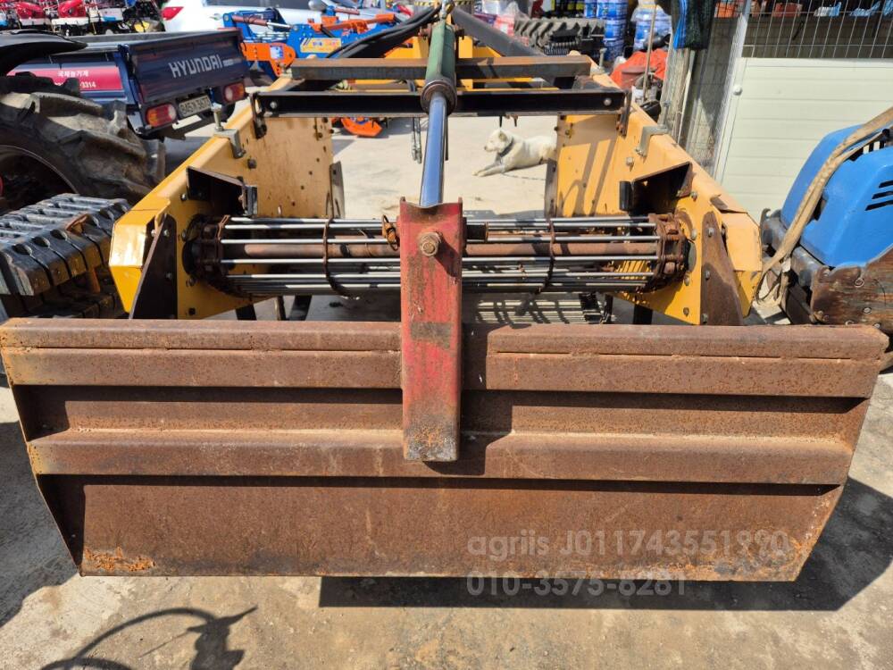 두루기계 땅속작물수확기 DR-1300SL 뒤우측면