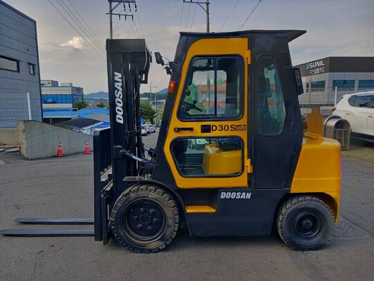 두산 3톤 3단 지게차 지게차 D30S (3.0톤)