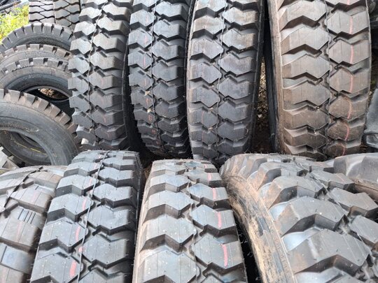 국내산 ☆ 굴삭기  ☆ 굴삭기 / 지개차타이어 ☆