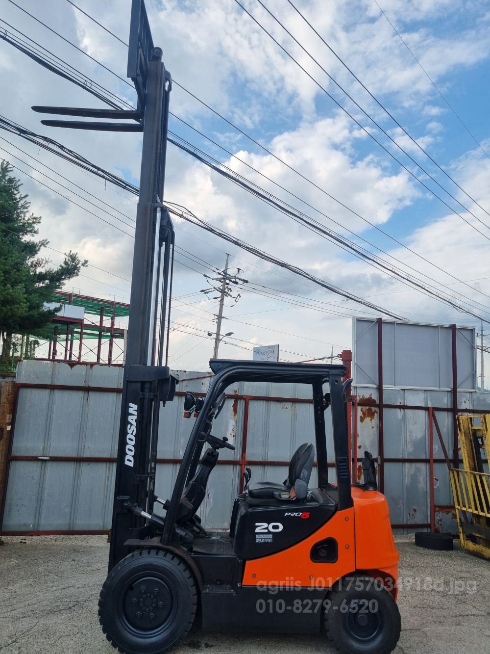  지게차 두산D20S-5 뒤우측면