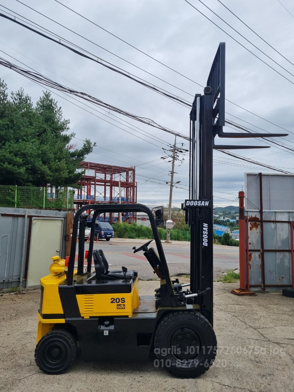 두산 지게차 2톤디젤 (2톤) 뒤우측면