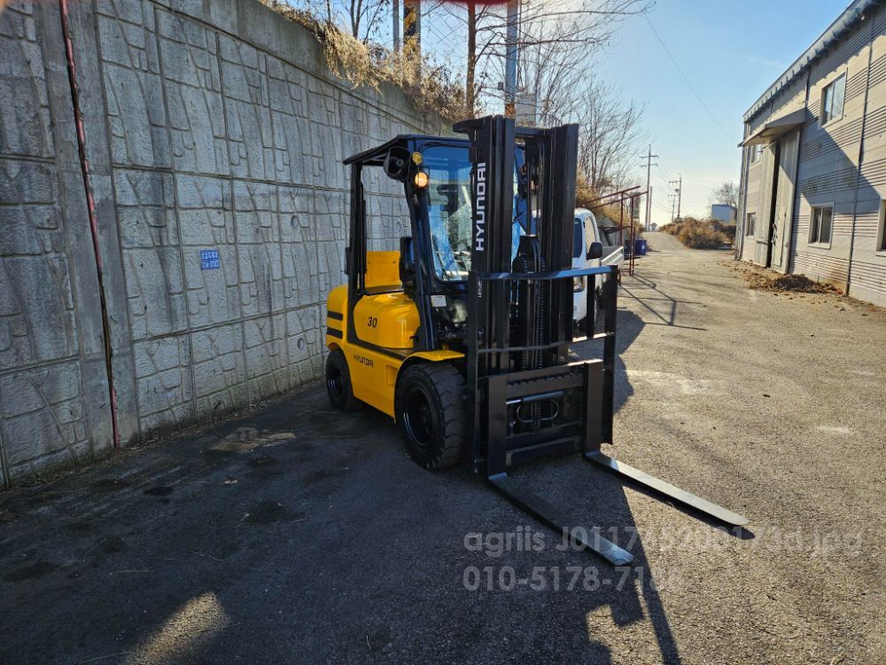 현대 지게차 중고 HDF30-II 디젤 3톤 3단 (사이드쉬프트) (3톤) 뒤우측면