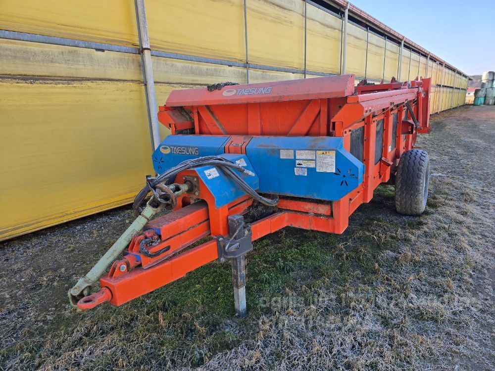 Taesung Manure Spreader 퇴비살포기  뒤우측면