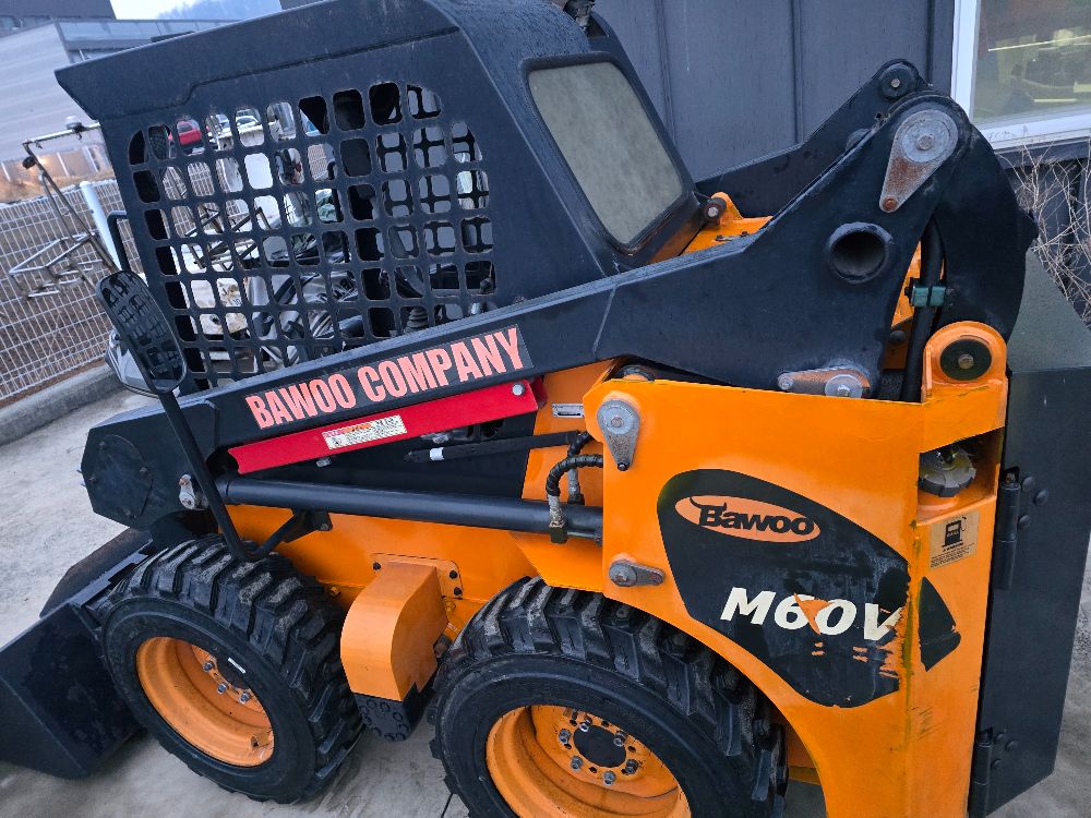  Skid steer loader M60V  앞좌측면