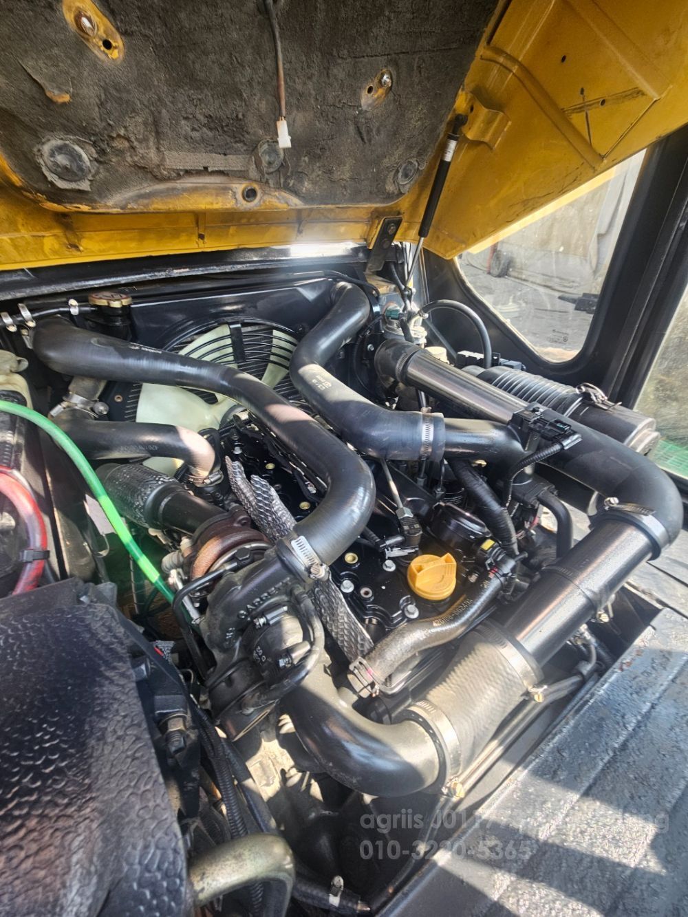 Doosan Forklift 3톤 디젤 캐빈 노랭이 (3톤) 뒤우측면