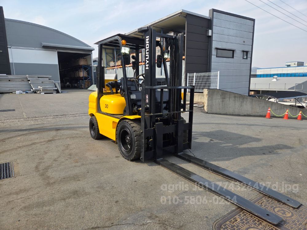 Hyundai Forklift HDF3톤 디젤지게친 (3톤) 뒤우측면