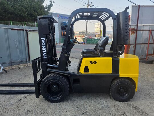 Hyundai Forklift 3톤3단디젤 (3톤)