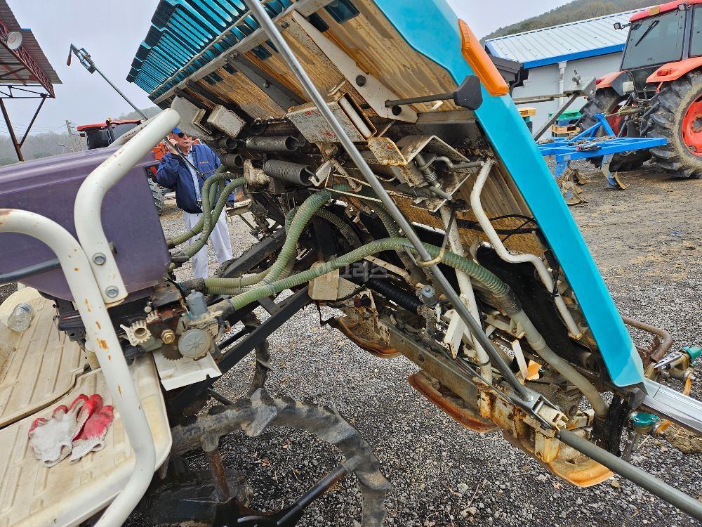 Kubota Rice transplanter NSD8F (8Rows) 뒤우측면