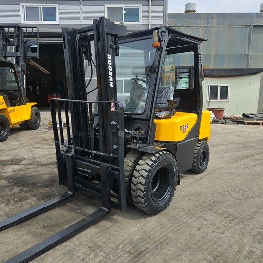 Doosan Forklift D25S-3 더블타이어 사이드쉬프트 (3톤)