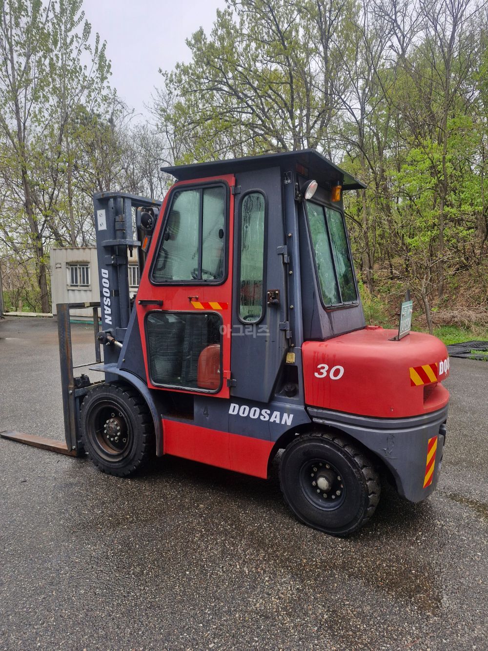 삼익리프트 지게차 3톤 (3톤) 뒤우측면