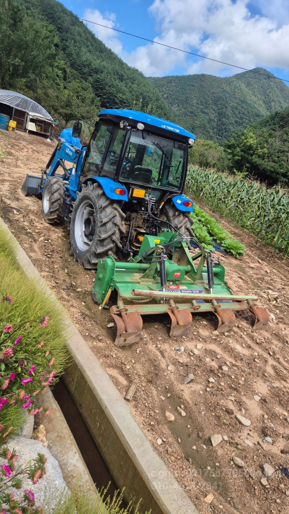 LS Tractor XU6168 (68.9hp) 뒤우측면