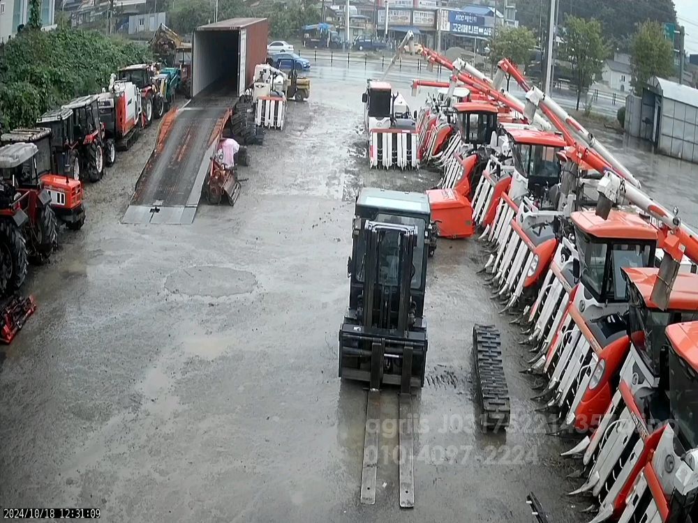 구보다 콤바인 ~ 트랙터 매입합니다. (5조식) 뒤우측면