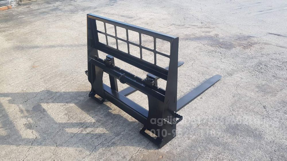  Skid steer loader 지겟발  뒤우측면