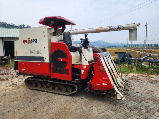 국제 콤바인 DKC865 (5조식) 앞좌측면