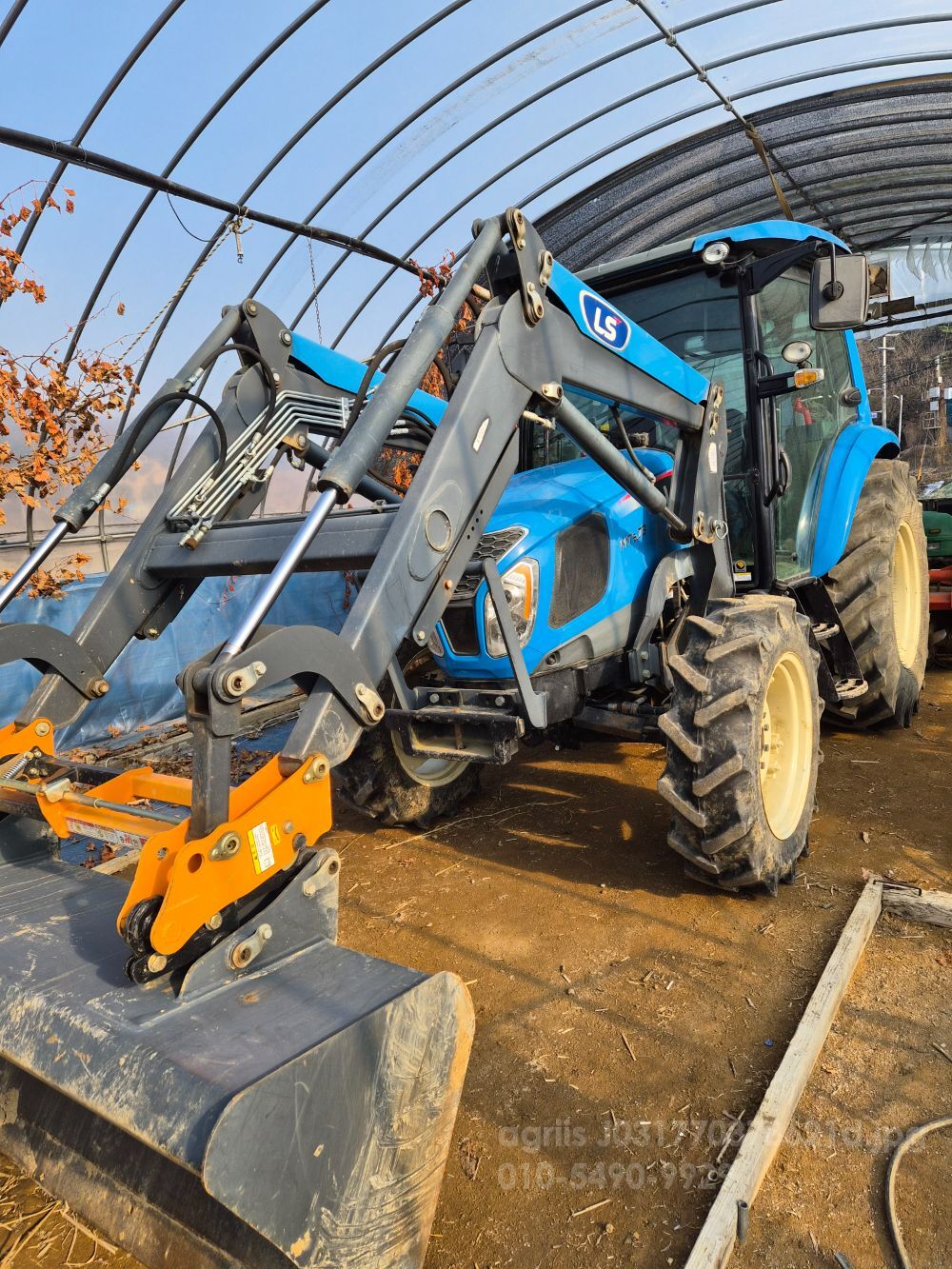 LS 트랙터 MT5.73 (73.9마력) 뒤우측면