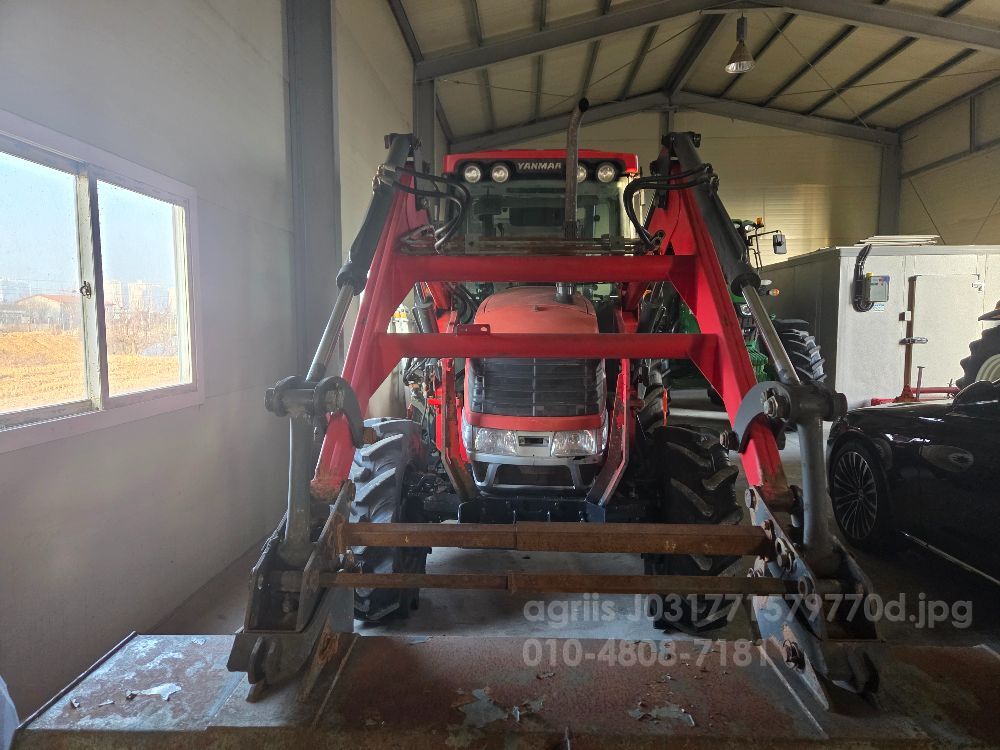 얀마 트랙터 EG782 (82마력) 뒤우측면