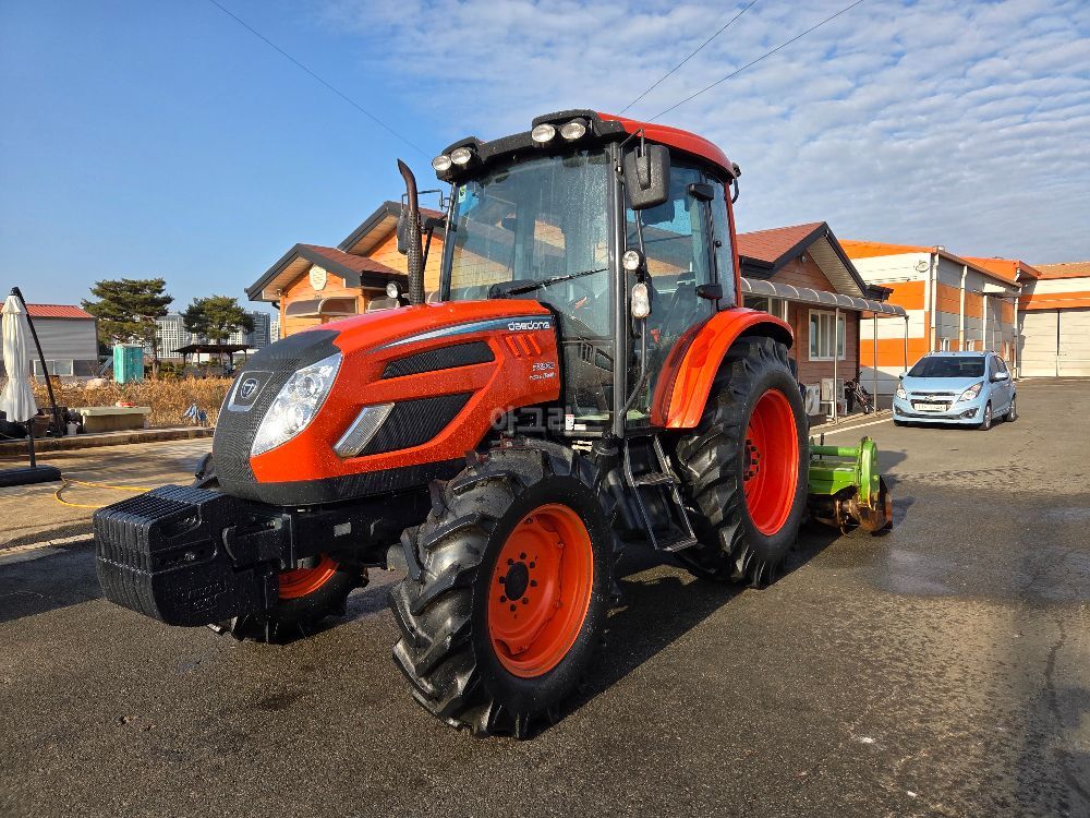  트랙터 RX900 (90마력) 뒤우측면