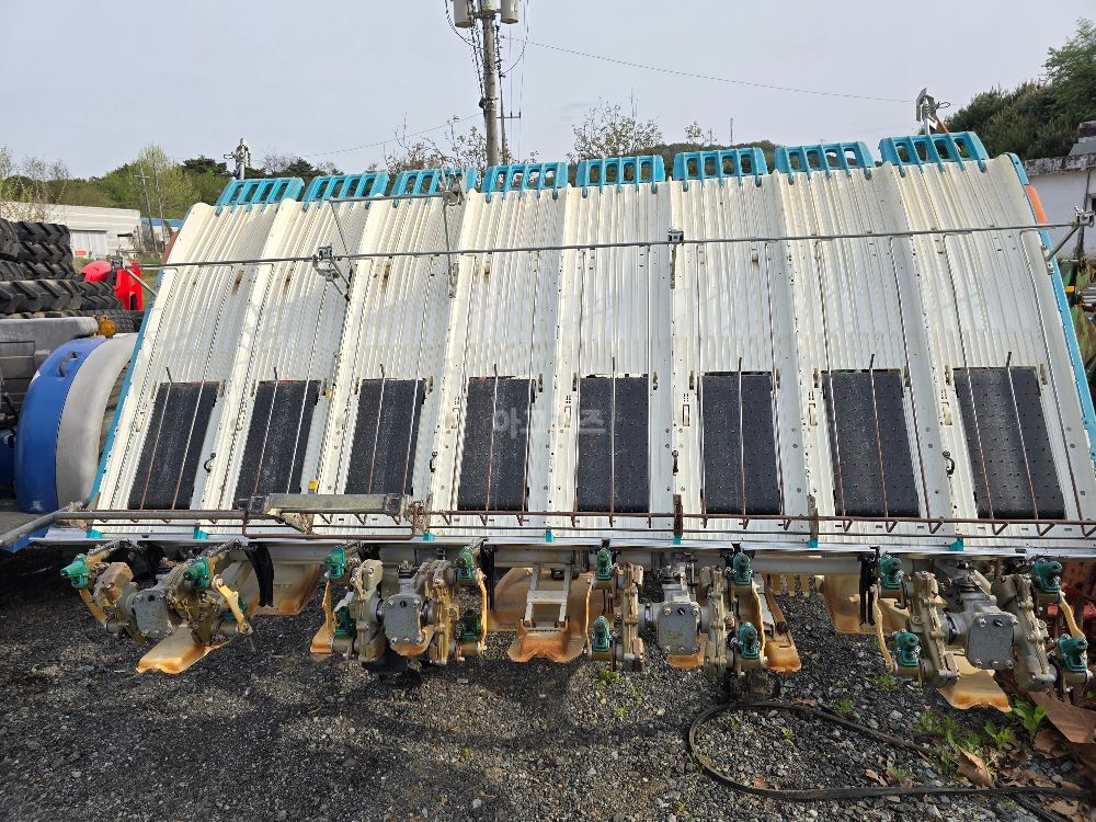 Kubota Rice transplanter 8조 (8Rows) 뒤우측면