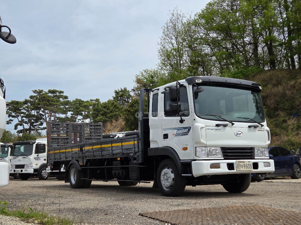 현대 메가트럭5톤 7m자동사다리 뒤우측면