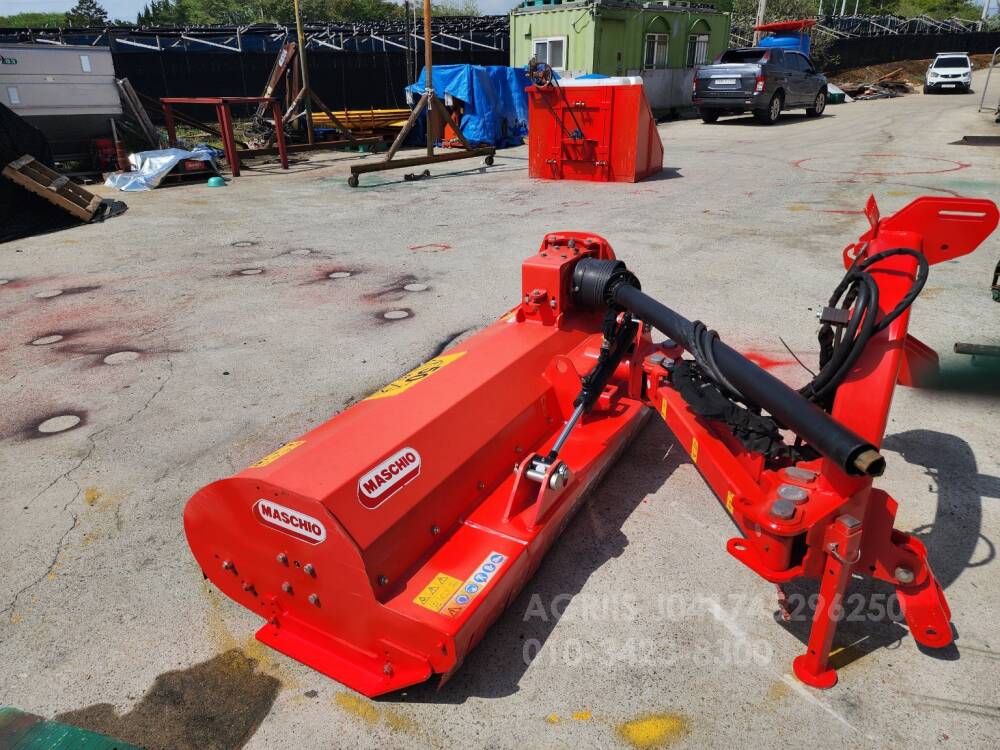 마스키오 굴절식 제초기 트랙터 굴절식 제초기 GIR160 뒤우측면