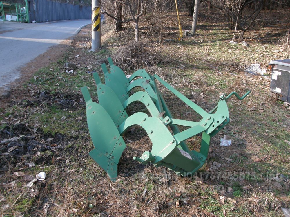 웅진4련밭쟁기 웅진4련밭쟁기 웅진4련밭쟁기 뒤우측면