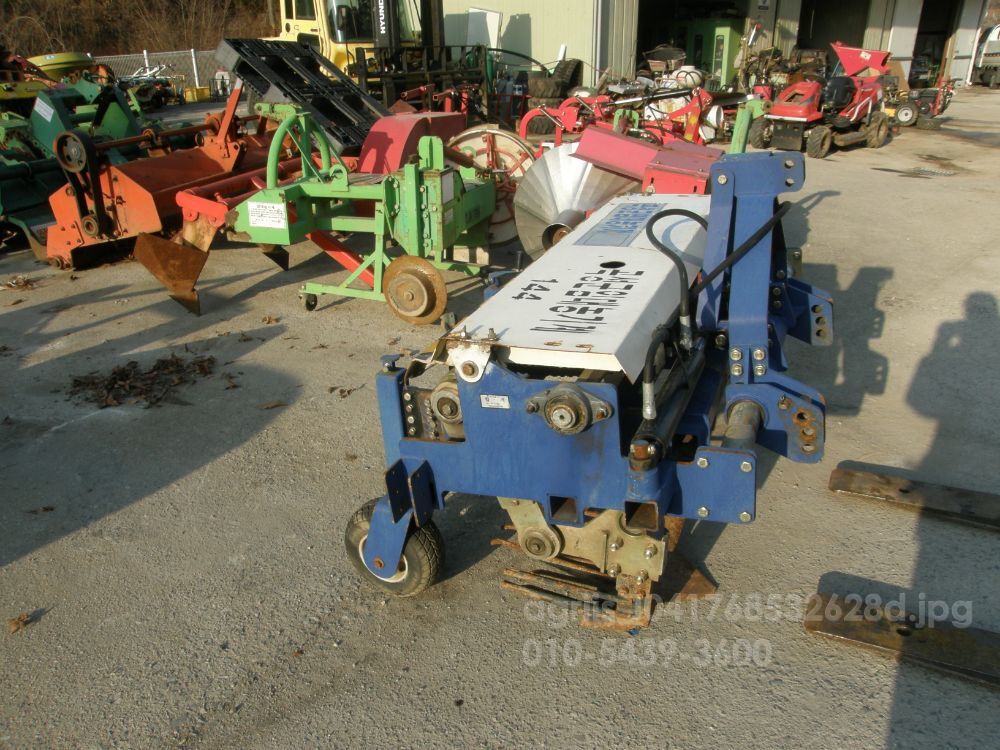  감자 고구마 수확기 감자 고구마 수확기  뒤우측면