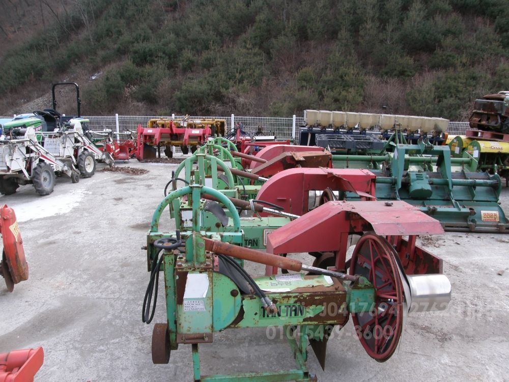  한보논두렁조성기 한보논두렁조성기  뒤우측면