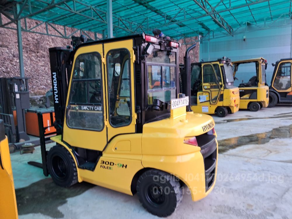 Hyundai Forklift 30D-9H (3.0톤) 뒤우측면