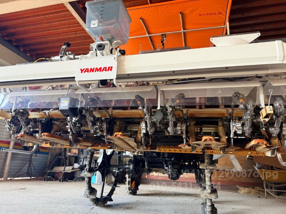 얀마 이앙기 YR8D (8조식) 뒤우측면