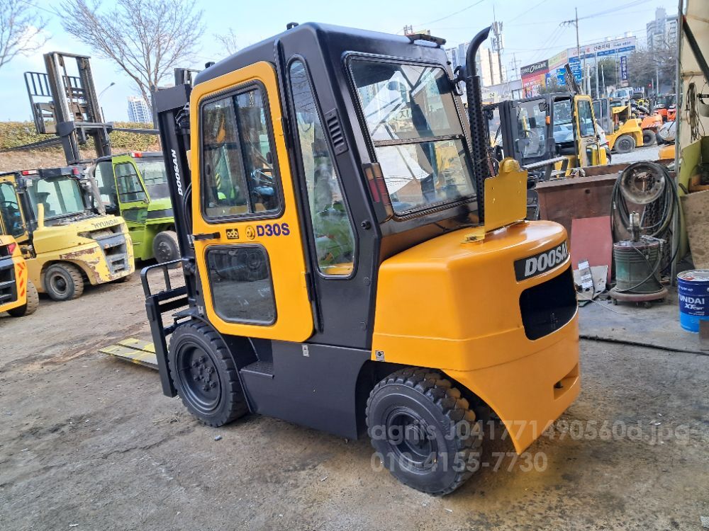 Doosan Forklift D30S (3.0톤) 뒤우측면