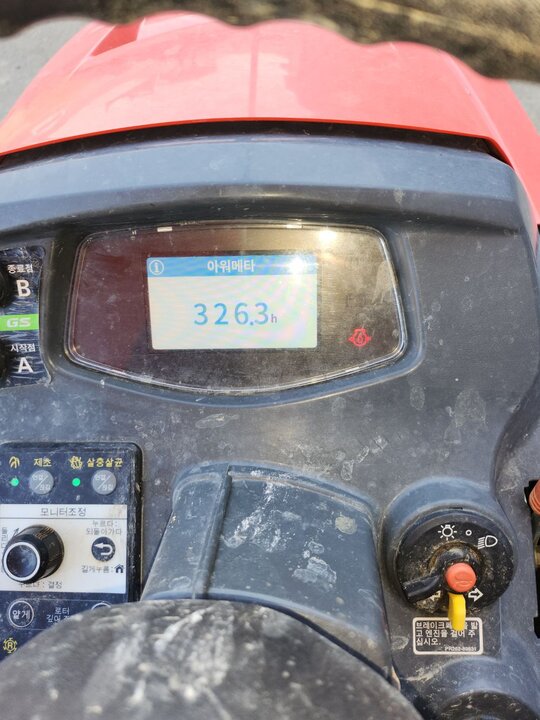 구보다 이앙기 KNW6SFS-GS (6조식) 앞좌측면