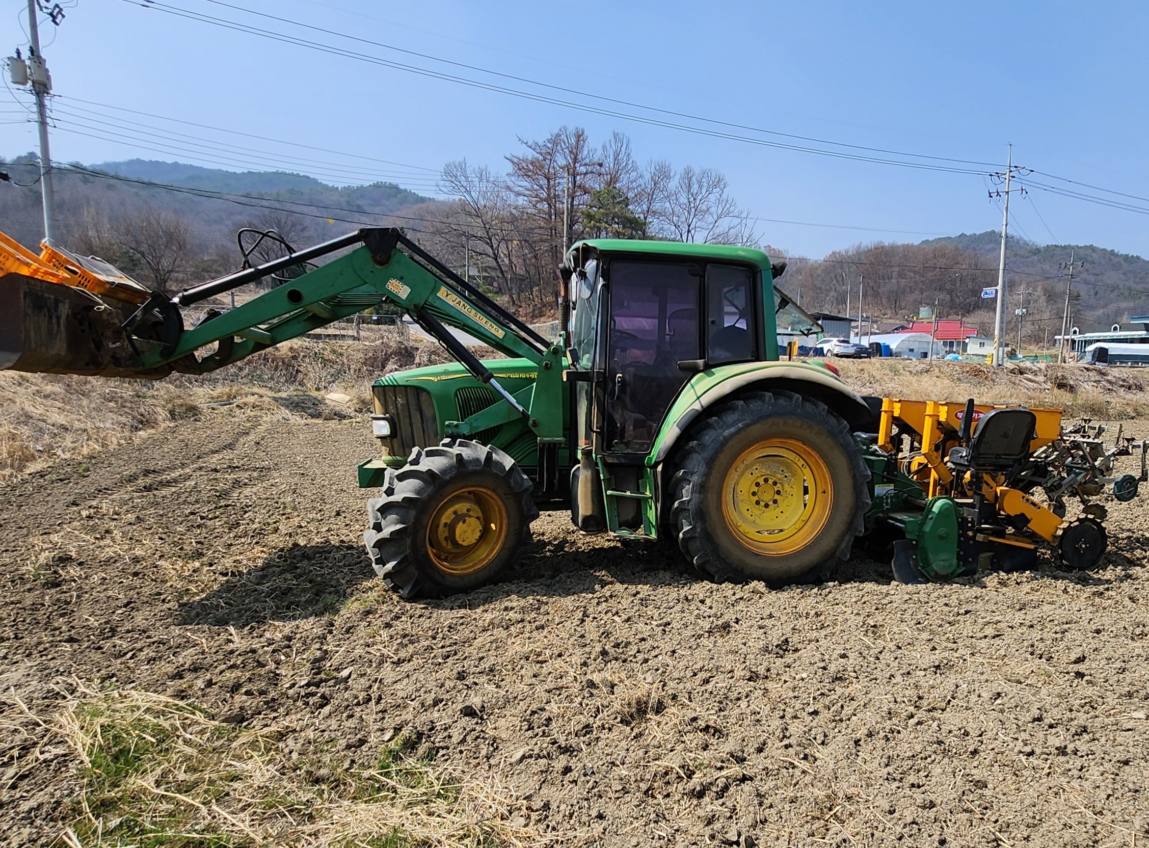 JohnDeere Tractor 6120 (80hp)