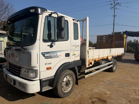  메가트럭 4.5톤 오토 자동사다리  앞좌측면