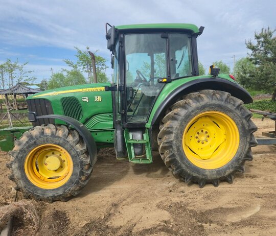 JohnDeere Tractor 6120 (80hp)