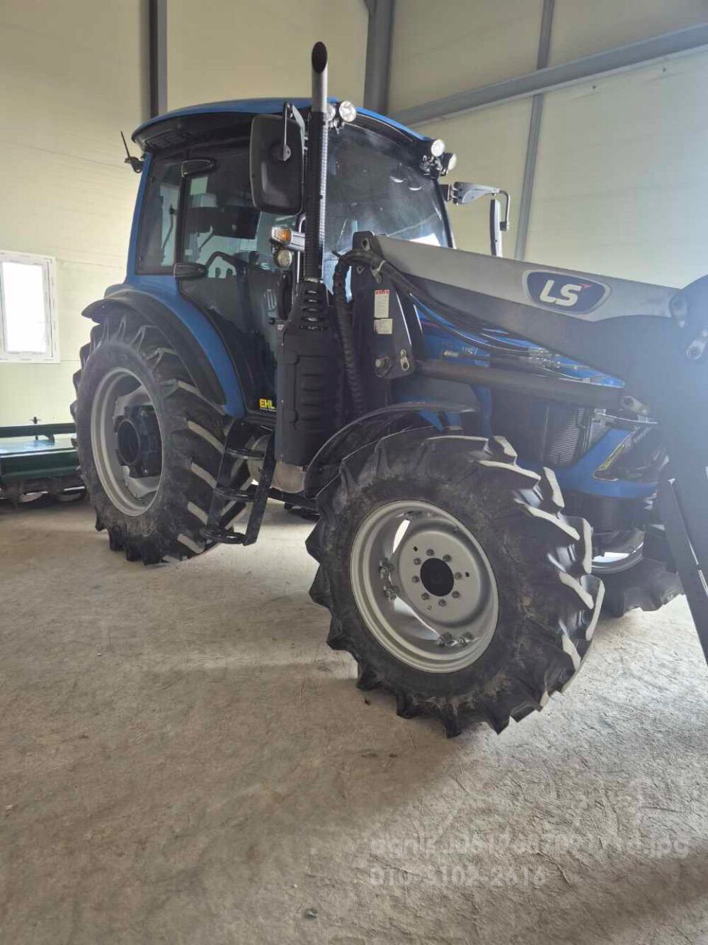 LS 트랙터 MT7.115-SPS-AT (117마력) 뒤우측면