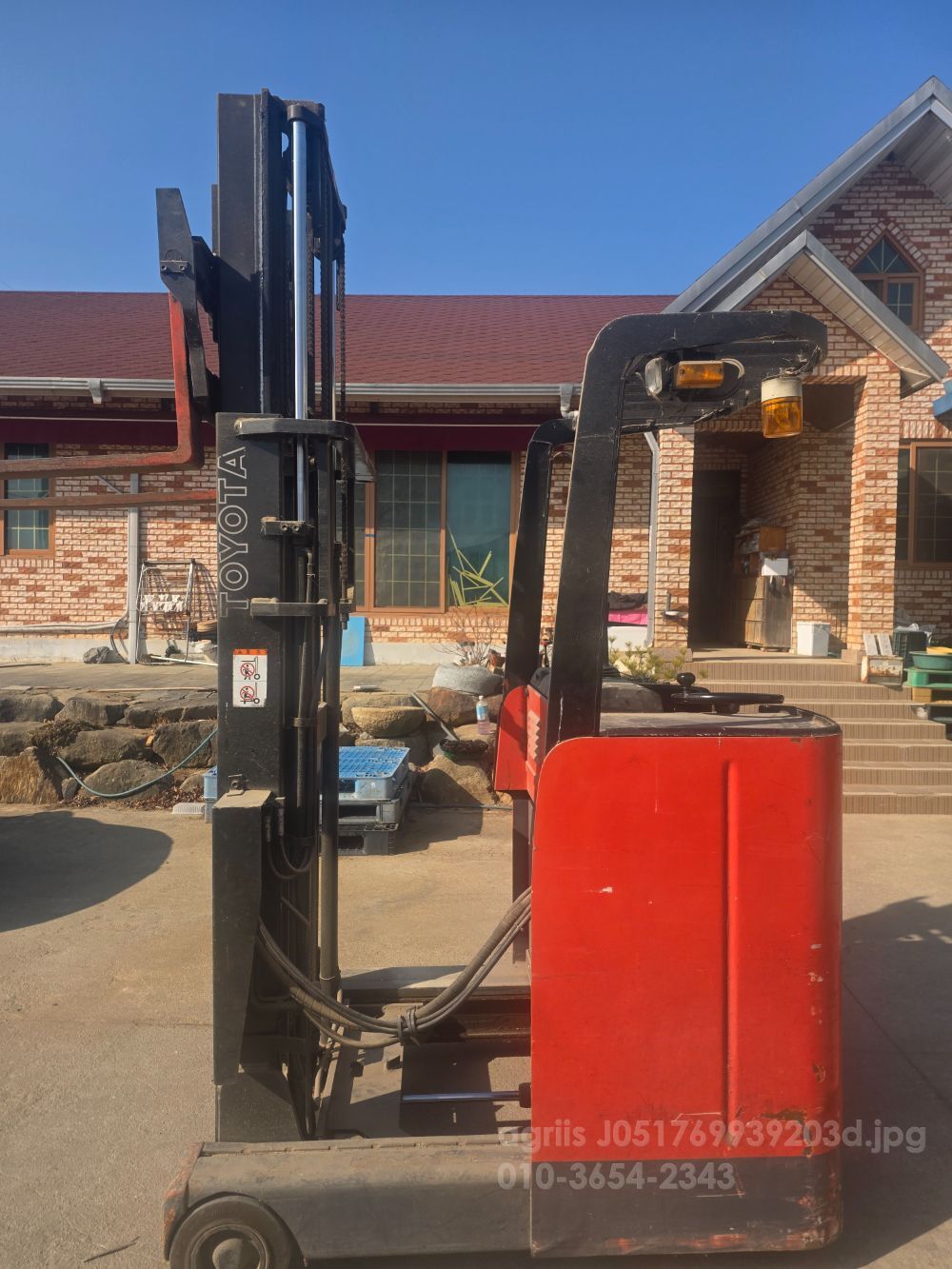 도요타 지게차 입식 전동 (1.3톤) 뒤우측면
