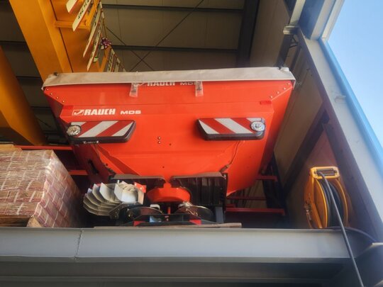  Fertilizer Spreader 비료살포기  앞좌측면