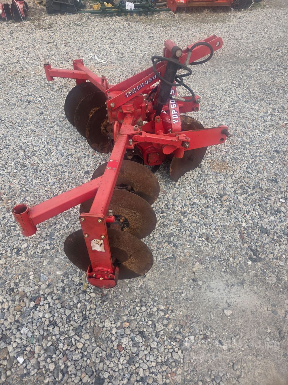 영진기계 원판쟁기(6련) YDP602S-H 뒤우측면