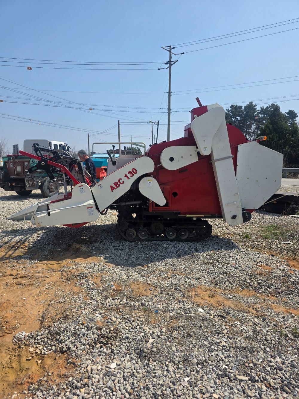  콩콤바인 ABC130  뒤우측면